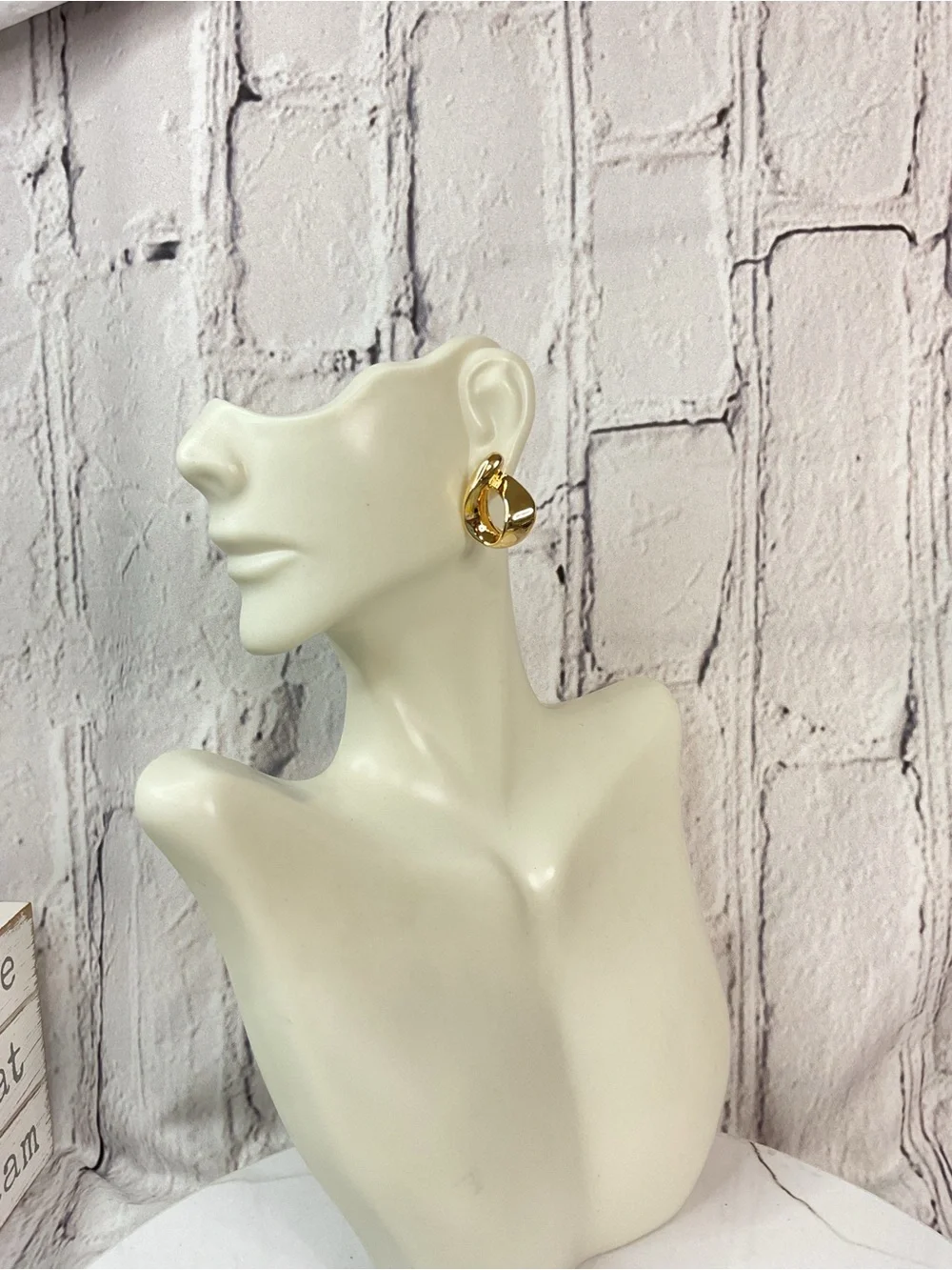 🌟🌟 Anne Klein Shiny Gold Twisted Earrings
